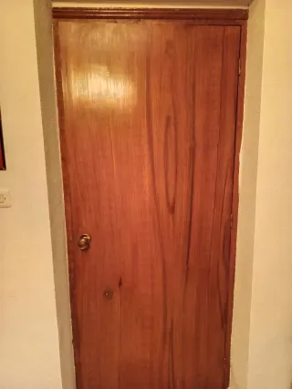 Puerta de madera. 