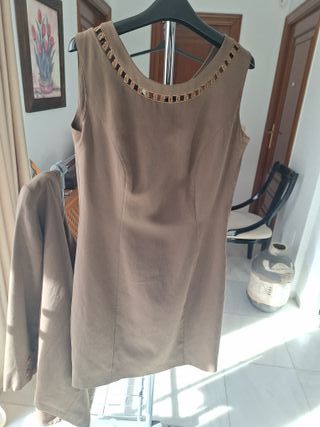 Traje de chaqueta y vestido marrón