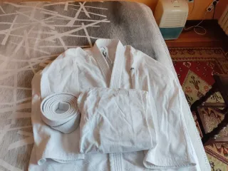 Equipo Judo Aikido con Cinturón Blanco