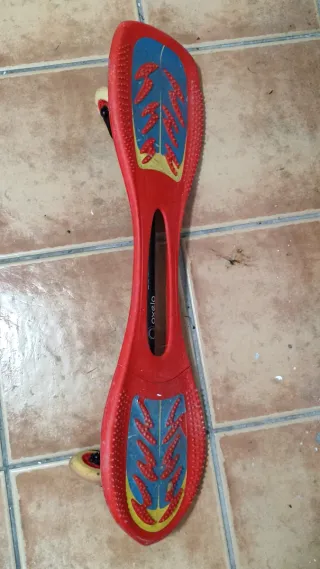 Monopatín de 2 ruedas rojo