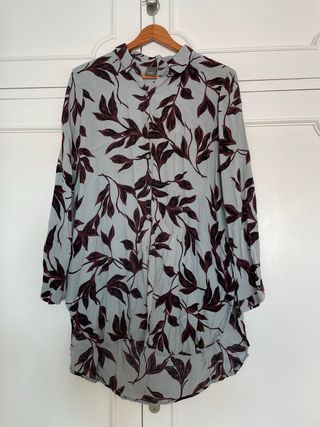 Vestido estampado floral o camisa larga 