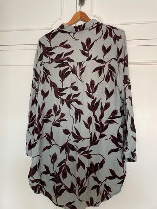Vestido estampado floral o camisa larga 