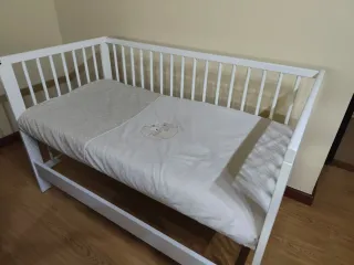 Cuna blanca para bebé