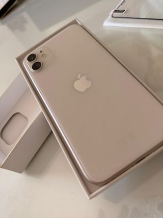 iPhone 11 + fundas + protectores