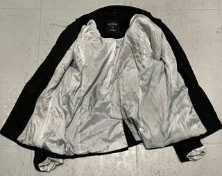 Chaqueta Cotton On estilo blazer negra 