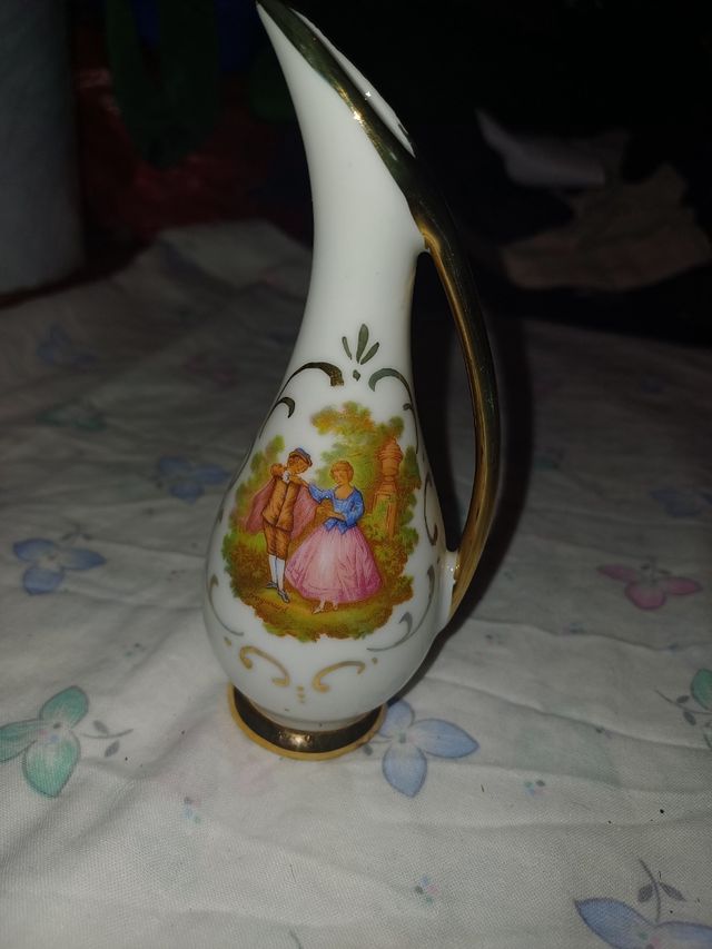 Mini vaso em porcelana com detalhes em ouro