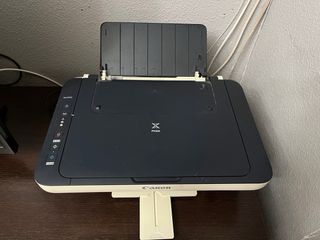 Impresora Canon Blanca y Negra