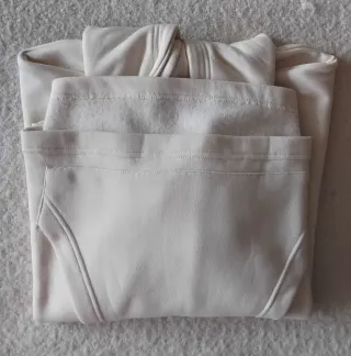 Sudadera cropped Pull and Bear Y2K blanca