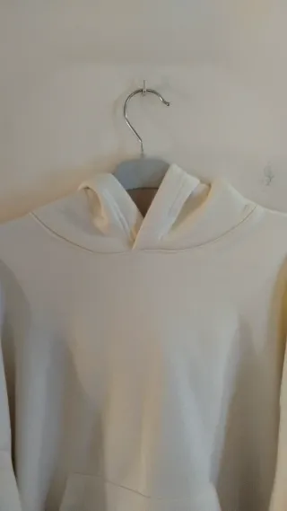 Sudadera cropped Pull and Bear Y2K blanca