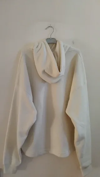 Sudadera cropped Pull and Bear Y2K blanca