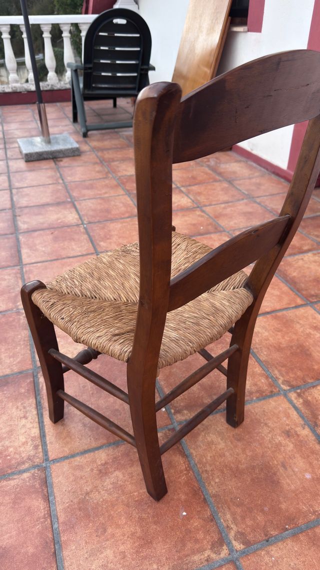 4 Sillas de Madera y Mimbre