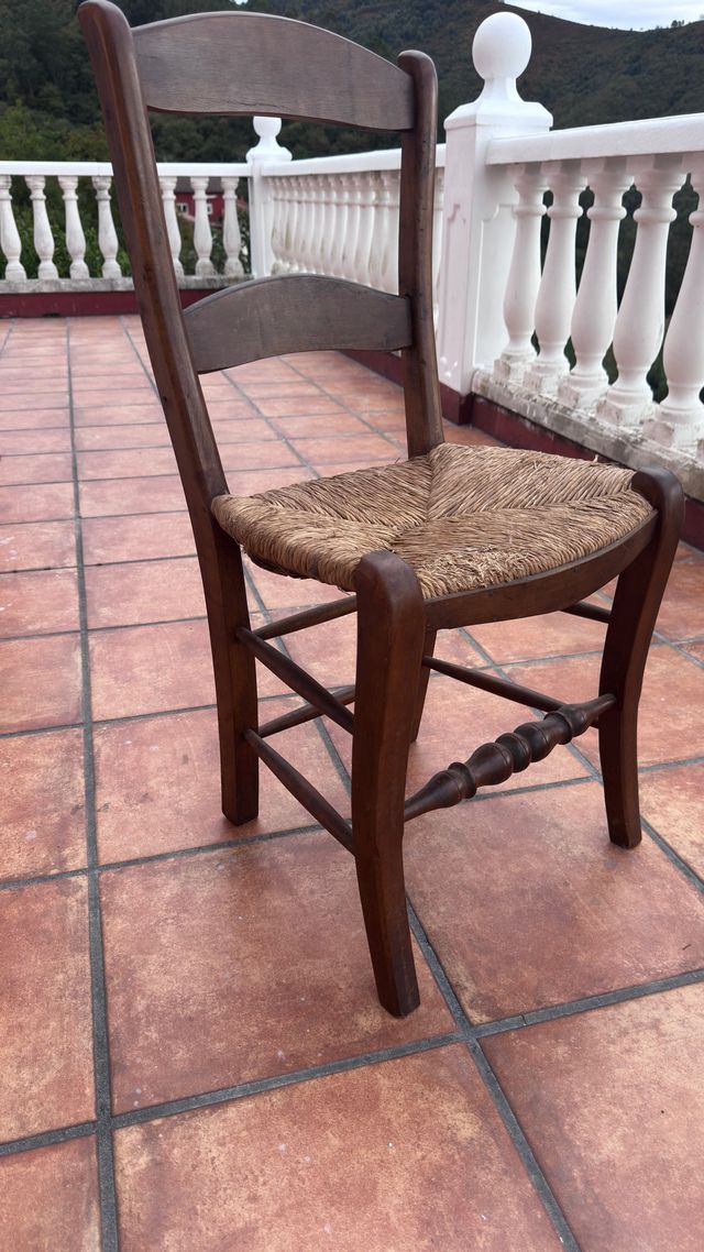 4 Sillas de Madera y Mimbre