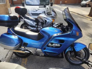 Moto Honda pan european Azul con Maletas