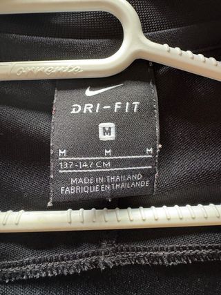 Chaqueta Nike FC Barcelona
Niño/a M 137 a 147cm