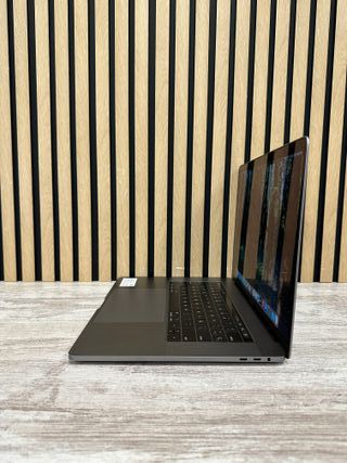 MacBook Pro 15" 2019 i9 16gb 500gb SSD