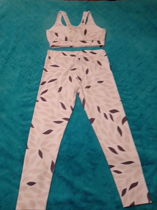 Lote 2 Conjuntos Deportivos: Leggings y Tops