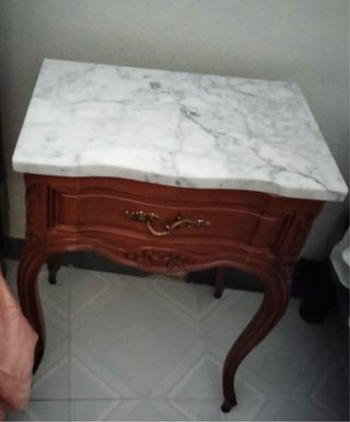 Comodini in legno e marmo