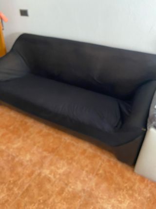 Sofá de cuero negro
