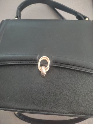 Bolso negro mano o colgar