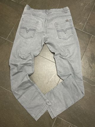 Pantalón vaquero Guess elástico gris talla M