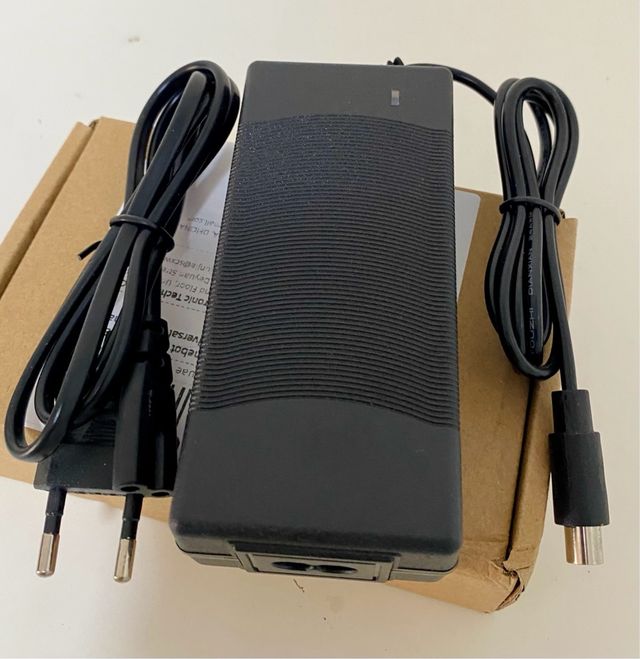 Caricatore per scooter elettrico