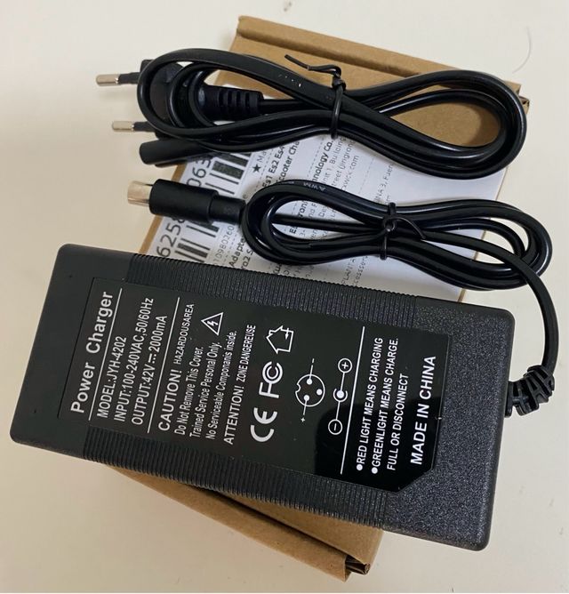 Caricatore per scooter elettrico