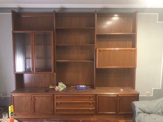 Mueble de salón madera y cristal
