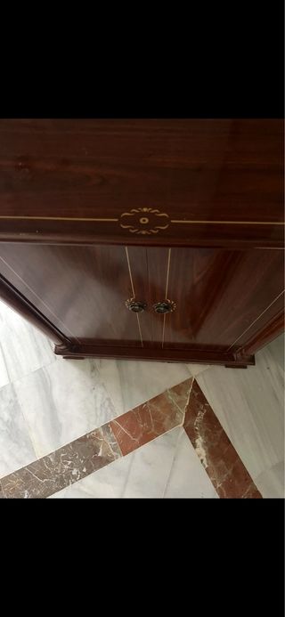 Scarpiera in legno con ripiani