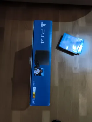 PS4 (PlayStation 4) 1TB + 3 Juegos FIFA y Days Gon
