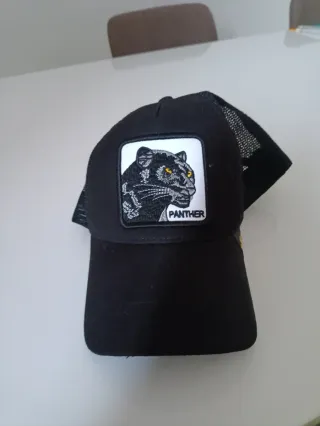 Cappellino con stampa pantera