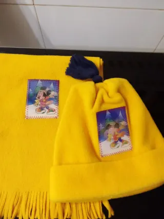 Set di sciarpe, cappelli e guanti per bambini