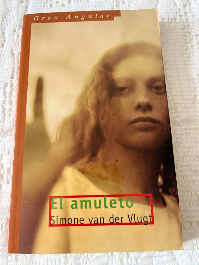 El amuleto (Gran Angular) (Spanish Edition)