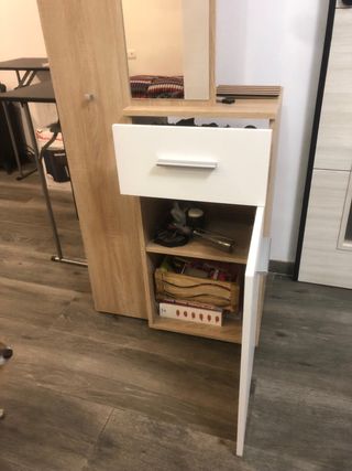 Recibidor con espejo, perchero y zapatero