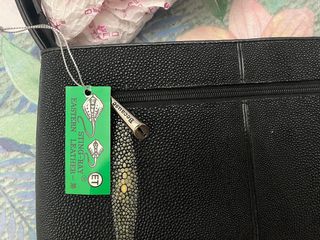 Bolso Piel Raya Negro y Dorado