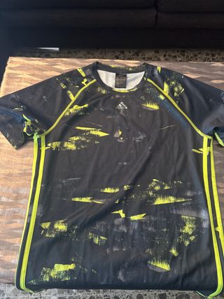 Camiseta Adidas Negra y Verde