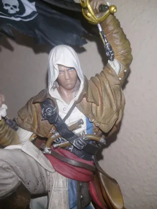 Figura Assassin's Creed con Bandera Pirata