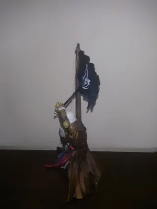Figura Assassin's Creed con Bandera Pirata