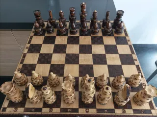 Ajedrez de madera con cobre