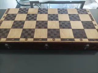 Ajedrez de madera con cobre