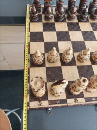 Ajedrez de madera con cobre