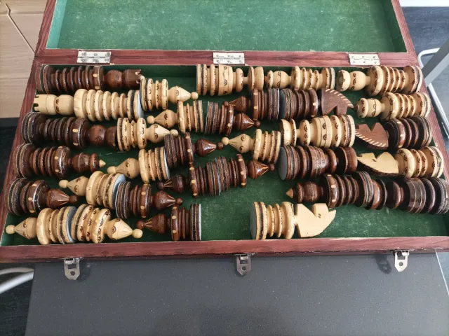 Ajedrez de madera con cobre