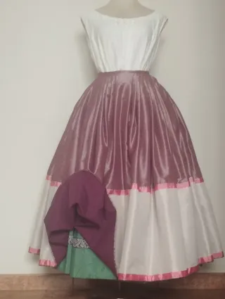 Falda tradicional seda rosa y blanca