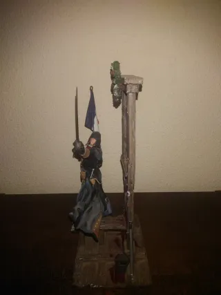 Figura Assassin's Creed con guillotina