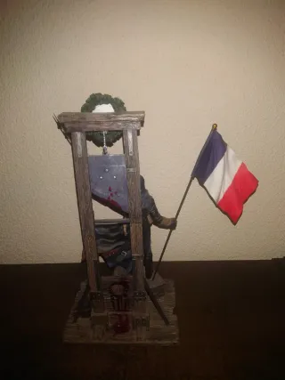 Figura Assassin's Creed con guillotina