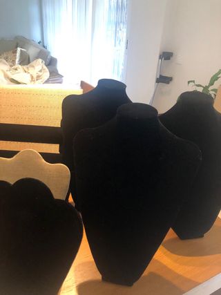Expositores Bisutería Beige y Negro