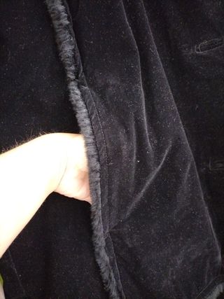 Chaqueta larga negra con pelo