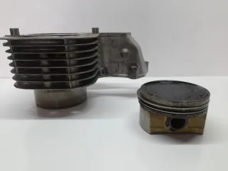 Cilindro y pistón izquierdo BMW R850R ABS 