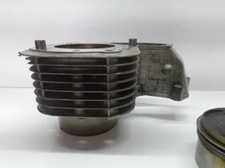 Cilindro y pistón izquierdo BMW R850R ABS 