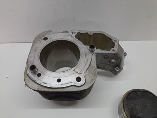 Cilindro y pistón izquierdo BMW R850R ABS 