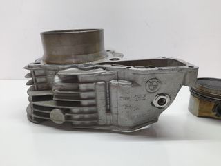 Cilindro y pistón izquierdo BMW R850R ABS 